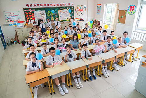 南京小学生毕业季集体照拍摄